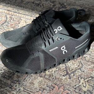 On Running Men's Black Sneakers size 9